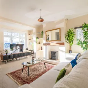 https://charming-cottage-getaway-in.hotelsin-chester.com